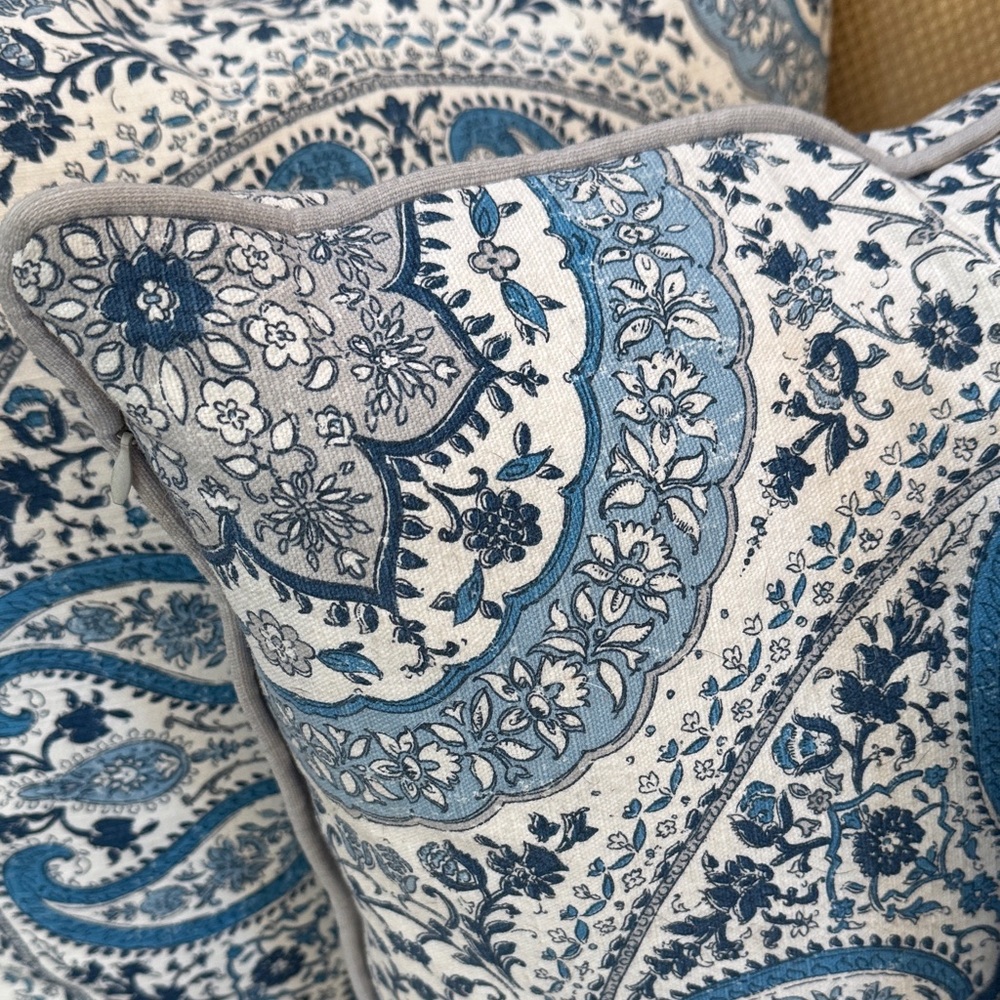 Envogue Blue and White Decorative feather Pillows set of 2 - Picture 4 of 5